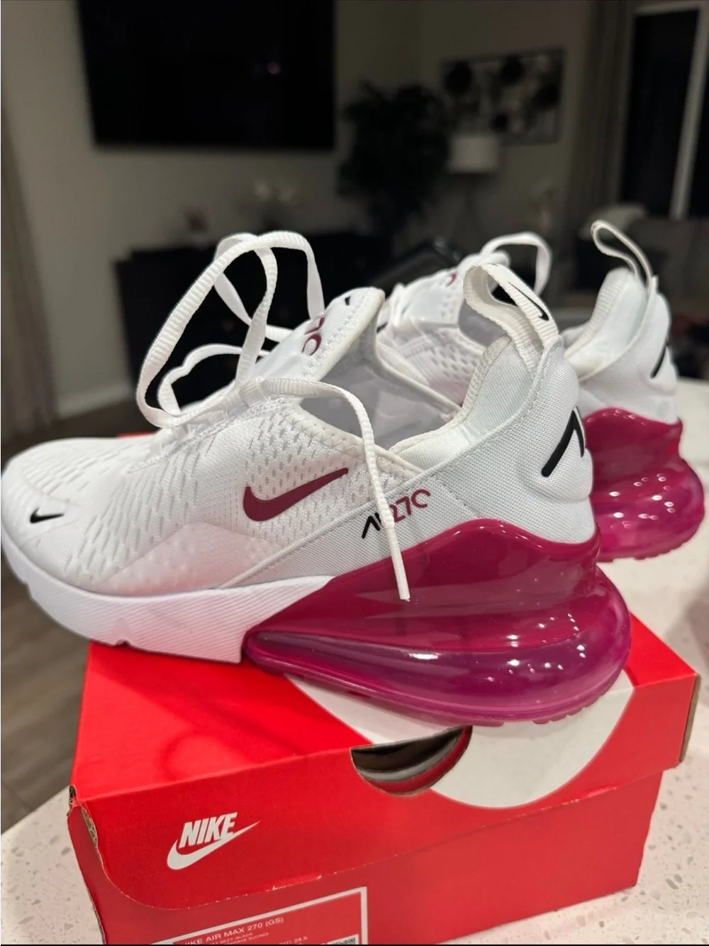 Brand new Nike Air 270 white pink shoes youth 6Y or  women 7.5